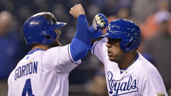 Royals score 6 runs in 8th to top Blue Jays