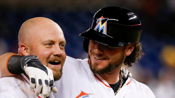 Marlins rally in 8th, down Mets in 9th