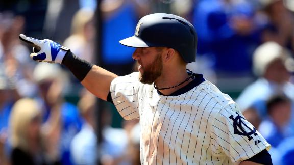Gordon (2 HRs, 6 RBIs) lifts Royals past O's