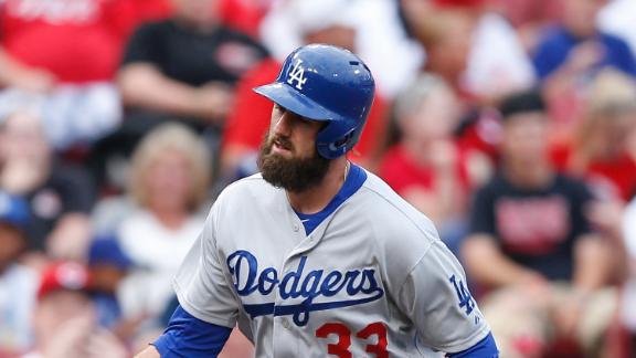 Van Slyke's 4 RBIs, 2 HRs lead Dodgers