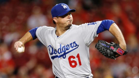 Beckett stymies Reds after outlasting delay