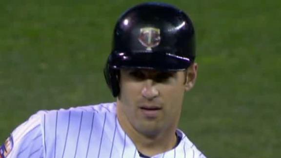 10-year journeyman helps Twins win in debut