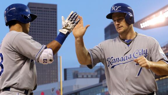 Ex-Twin Willingham lifts Royals over old team