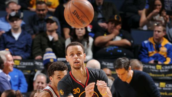Cold-to-hot Curry leads Warriors over Bucks