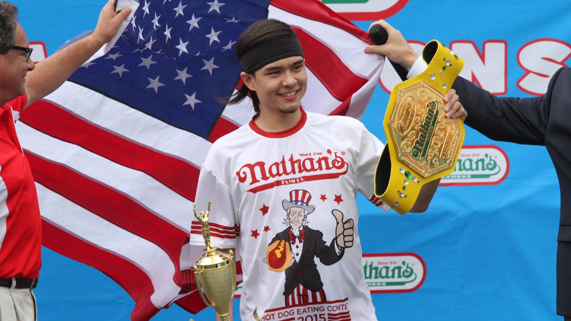 Matt Stonie beats Joey Chestnut to win Nathan's Hot Dog Eating Contest