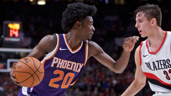 Watch Luke Walton Hilariously Ask Goran Dragic To Give Ref An Autograph