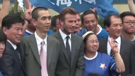 Beckham mobbed in China tour