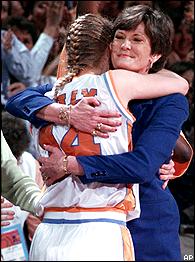 Pat Summitt hugs Kellie Jolly