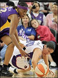 Nikki Teasley, Kara Lawson