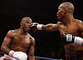 Floyd Mayweather (left) and Zab Judah
