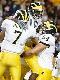 Adrian Arrington, center