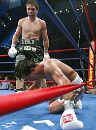 The late Arturo Gatti getting put on the deck for the last time in his career against Alfonso Gomez, a man who Gatti would have realistically sparked in his prime.