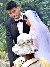Yao Ming and his fiancee Ye Li