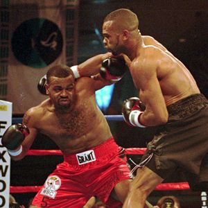 What's Wrong With Roy Jones Jr.'s Left Bicep? - EssentiallySports