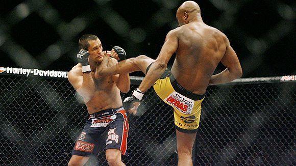 mma_silva_throat_kick_580.jpg