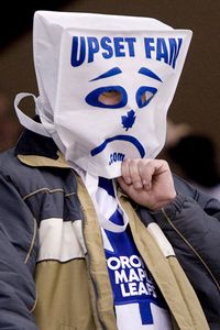 Leafs bag head fan