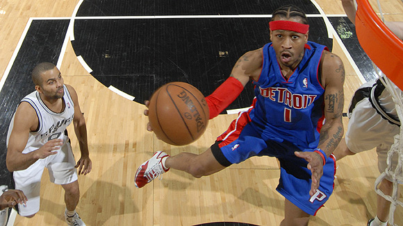 Stephon Marbury of the Eastern Conference All-Stars attempts a layup  News Photo - Getty Images