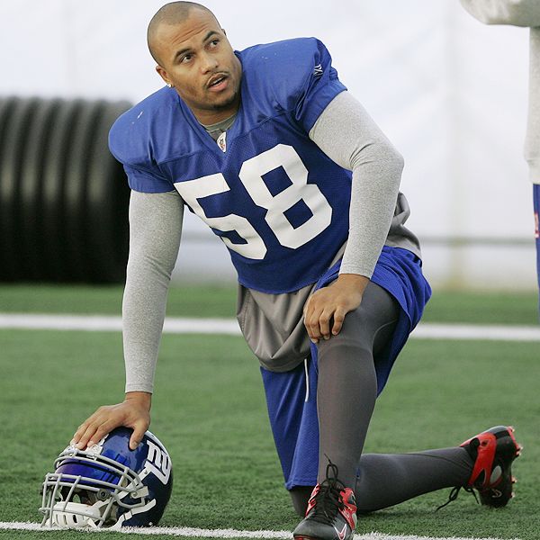 Giants: After Plaxico Burress shot self, Antonio Pierce called team trainer for help