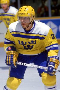 nhl_g_naslund2_200.jpg