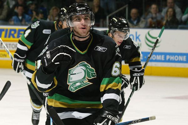 nhl_g_tavares01_600.jpg