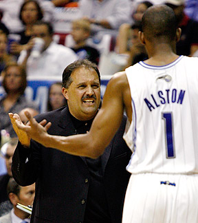 Stan Van Gundy talks with Rafer Alston during Game 4.