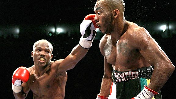 Dominican champion Juan Guzman, left,and his U.S. challenger