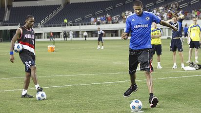LaMarcus Aldridge and soccer's Didier Drogba recently traded jerseys 