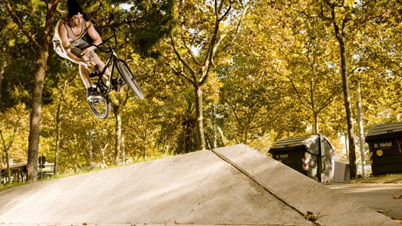 /photo/2009/1022/as_bmx_deadlinewartop_576.jpg