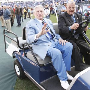 NFL fines Tennessee Titans owner Bud Adams $250K for flipping his middle fingers