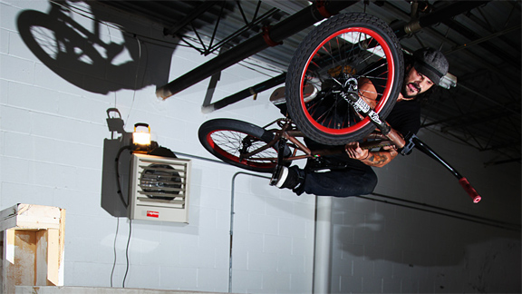 /photo/2009/1119/as_bmx_peacytabe_576.jpg