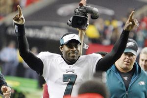 nfl_a_vick03_300.jpg