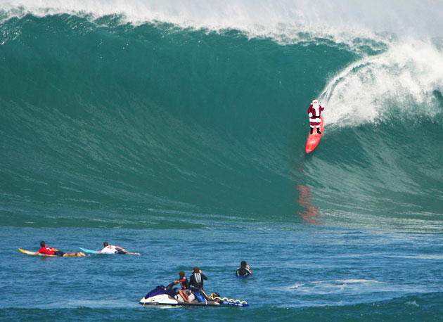 /photo/2009/1224/as_surf_santa_630.jpg