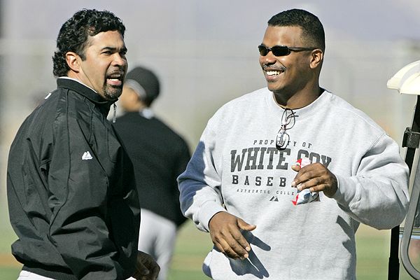 Ozzie and Kenny talk during Spring Training 07