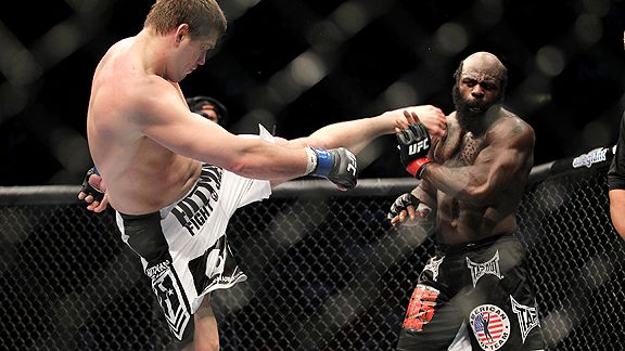 Matt Mitrione kicks Kimbo Slice.