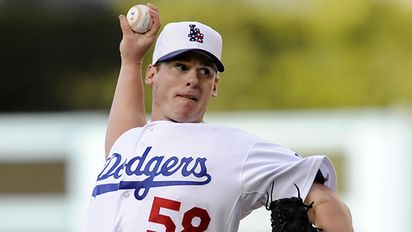 Paul Lo Duca of the Los Angeles Dodgers catches a pop-up by Rafael News  Photo - Getty Images