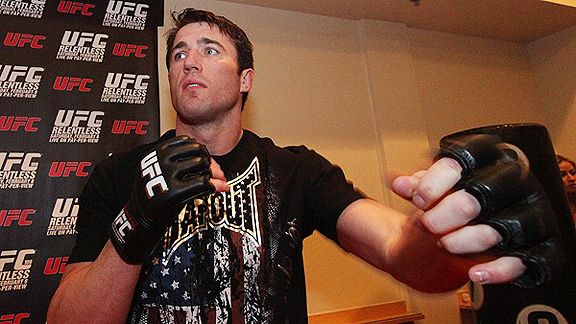 UFC 117: Anderson Silva hangs onto title with late choke of Sonnen