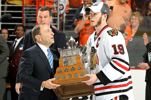 Jonathan Toews with Conn Smythe Trophy
