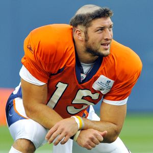 nfl_u_tebow_b1_300.jpg