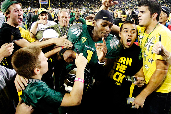 QB Darron Thomas is giving Oregon fans a reason to celebrate.