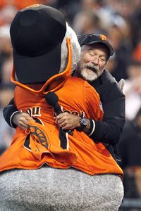 Robin Williams and Giants Macot