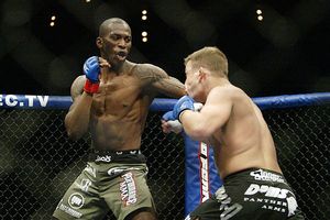Anthony Njokuani (green trunks) vs. Chris Horodecki