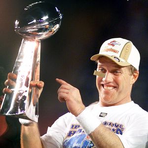 espn_ap_elway_trophy1_300.jpg