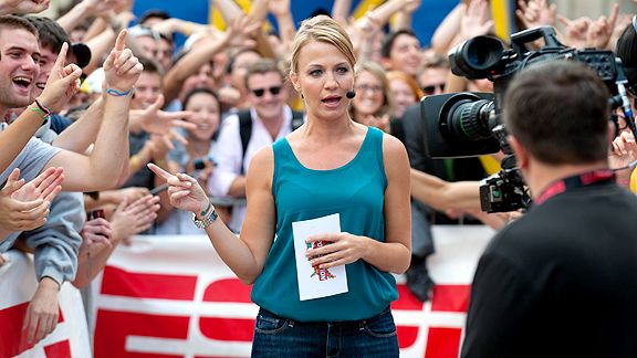 ESPN's broadcasters Michelle Beadle and Linda Cohn return to react to the