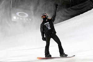 Shaun White, a 'Little Nervous,' Impresses in Halfpipe Qualifying