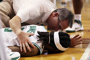 Boston Celtics' Marquis Daniels has bruised spine from collision 