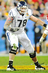 Connecticut Huskies offensive guard Zach Hurd