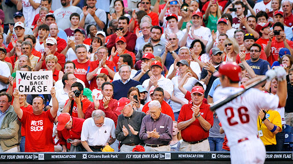 mlb_u_phillies-fans01_576.jpg