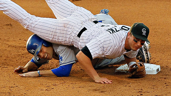 Dee Gordon commits three errors at shortstop, Dodgers' patience