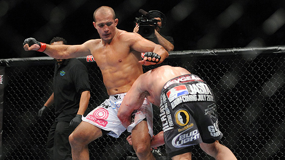 Shane Carwin and Junior Dos Santos