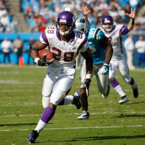 AP Photo/Nell Redmond Adrian Peterson took a second-quarter screen 